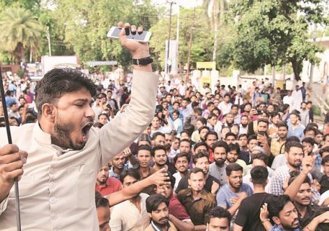 http://images.indianexpress.com/2018/05/amu-protest-759.jpg